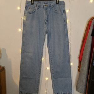 Lightwash Straight Leg Wrangler Blue Jeans